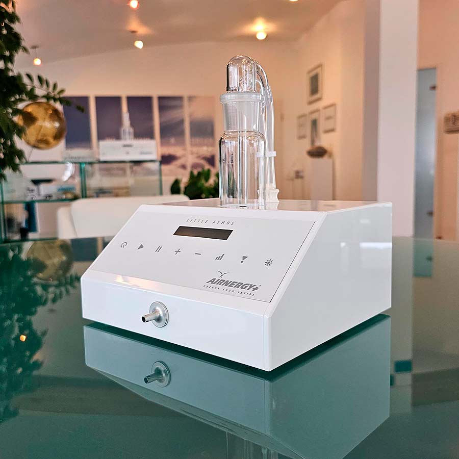 Seitenansicht, Anschluss für Atemschlauch gut sichtbar