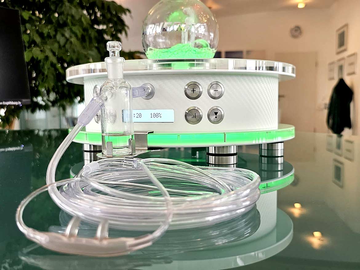 Gesamtansicht mit  Aromatherapie, Atemschlauch mit Atembrille und Farblicht